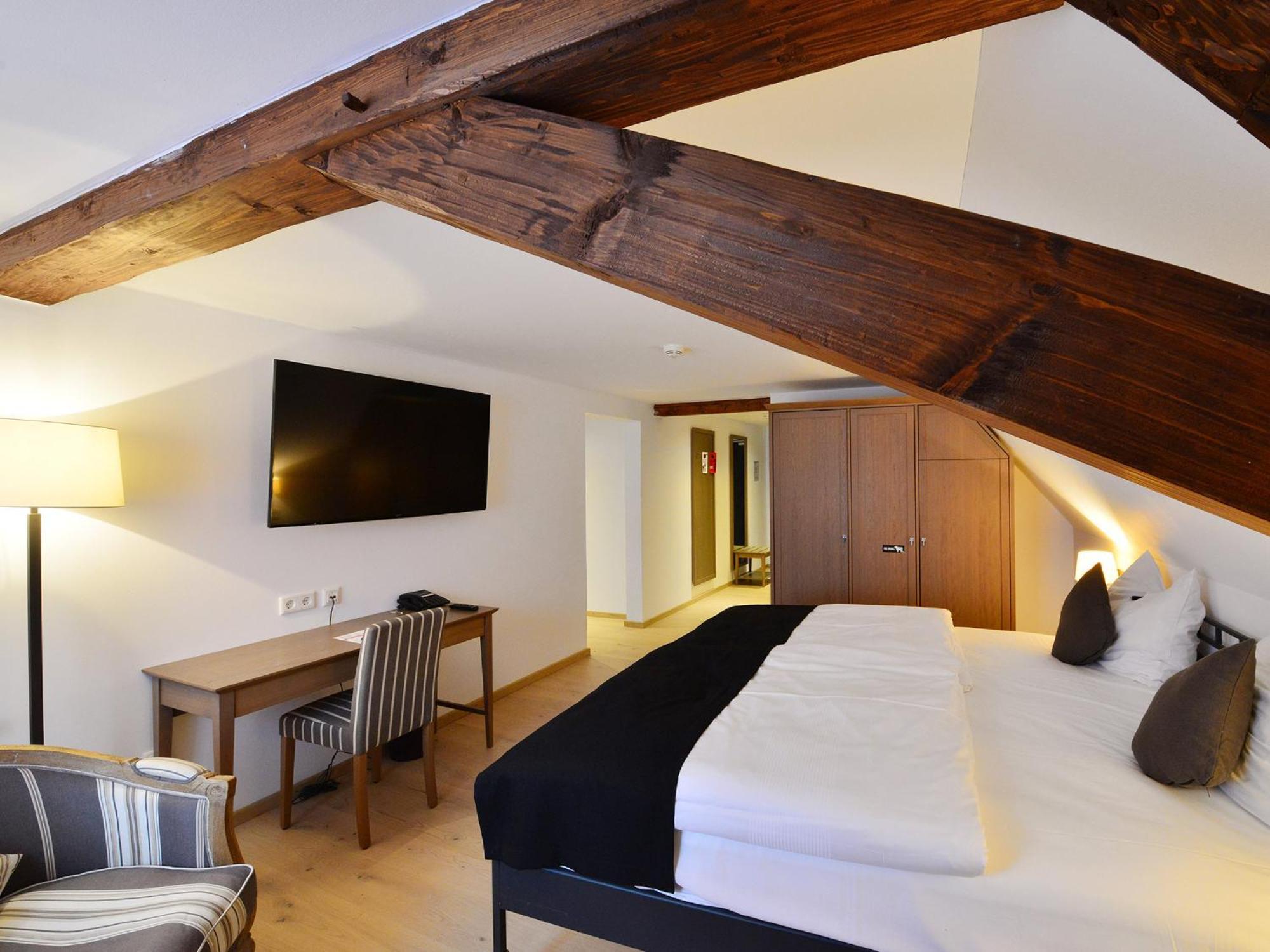 DORMERO Room